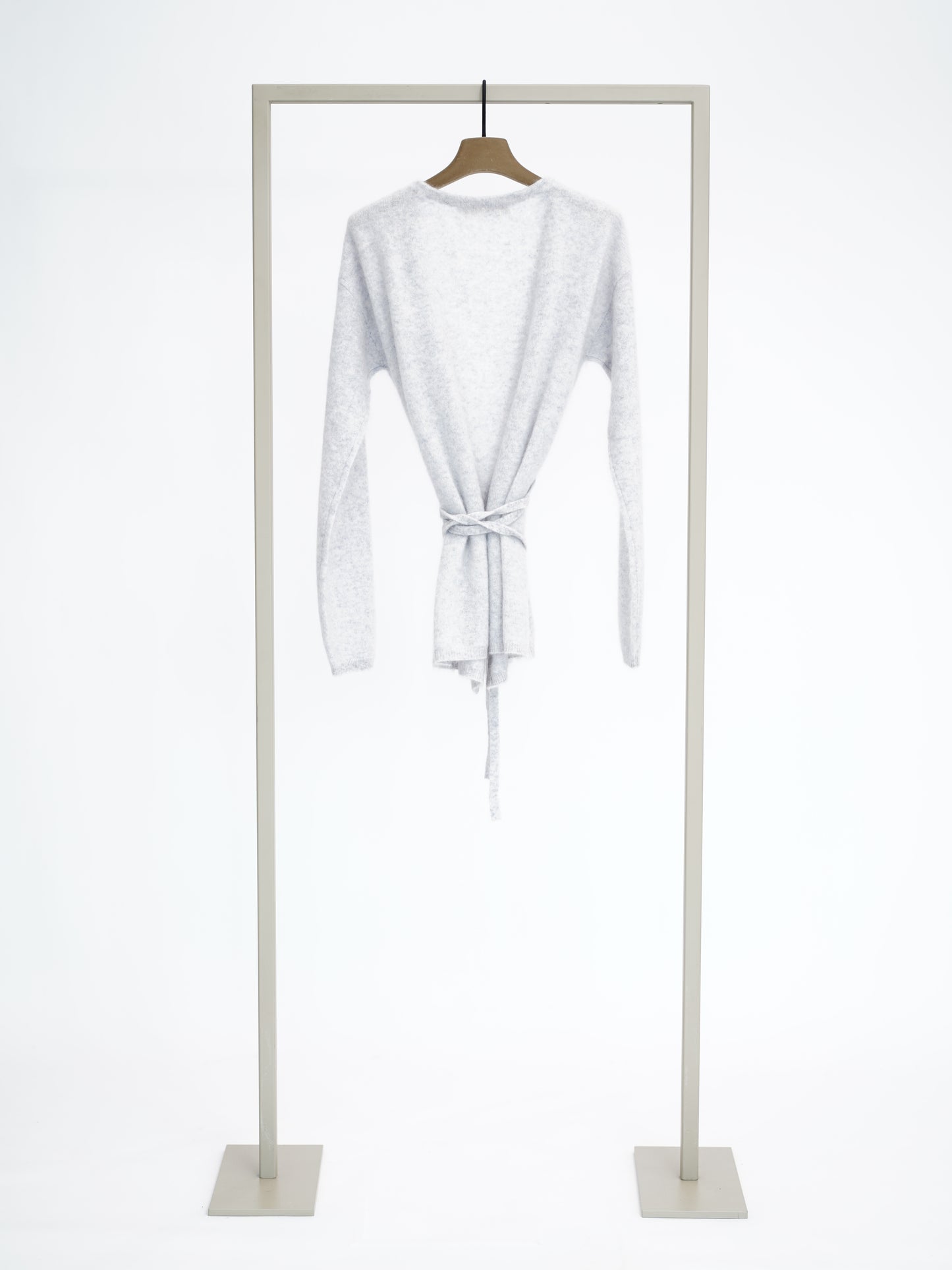 Strickjacke mit Bindegürtel sanderling
