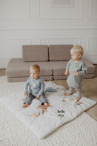 Sweatshirt mit Dackel "adventure awaits" hellgrün