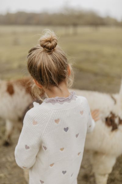 Strickjacke mit Herzchenapplikation