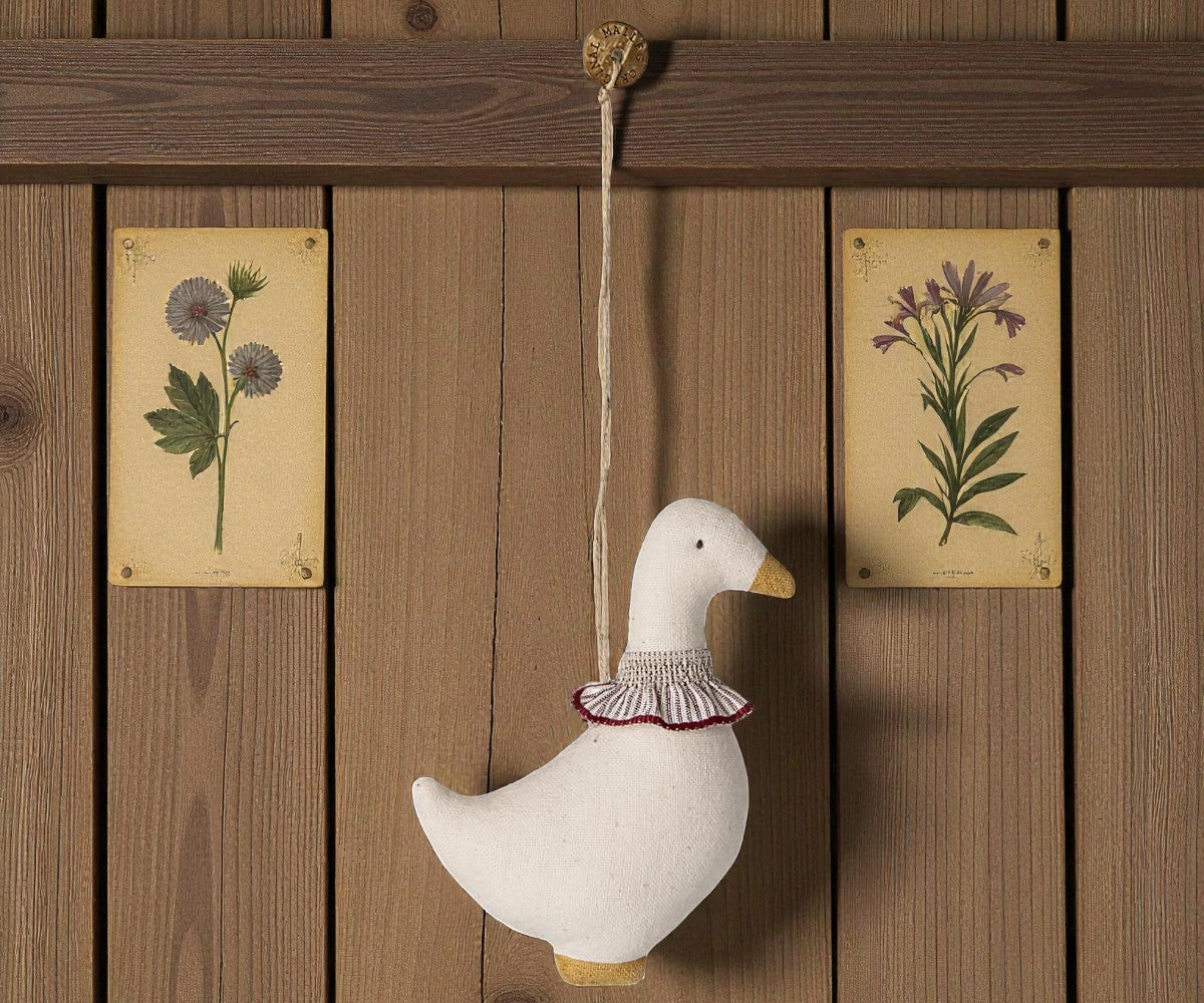 Stoffornament Baumanhänger, Gans - Roter Schal