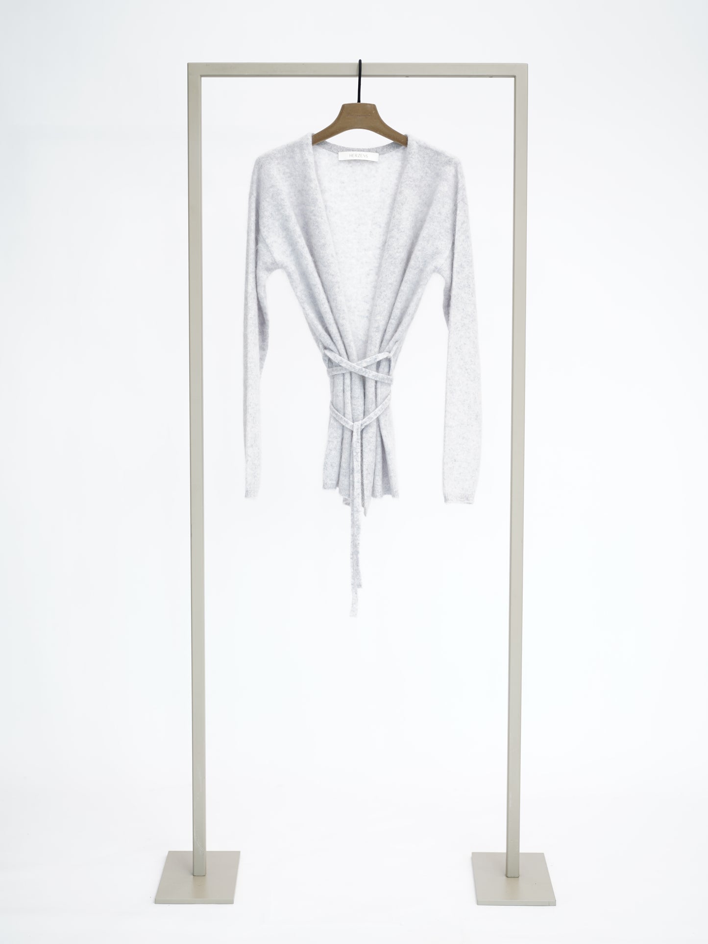 Strickjacke mit Bindegürtel sanderling