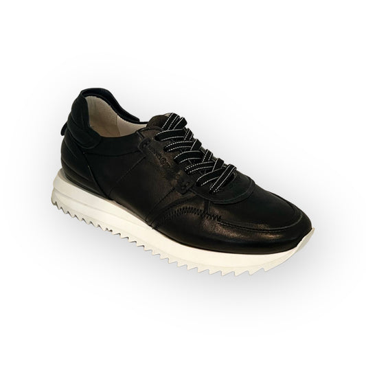 Sneaker "Way" schwarz mit weißer Sohle