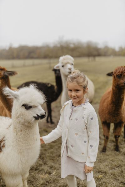 Strickjacke mit Herzchenapplikation