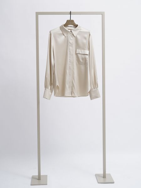 Seidenbluse mit Tasche hell glänzend