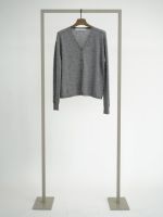 Strickjacke mit V-Ausschnitt grau Strickjacke mit V-Ausschnitt grau