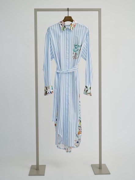 Hemdblusenkleid mit Bindegürtel