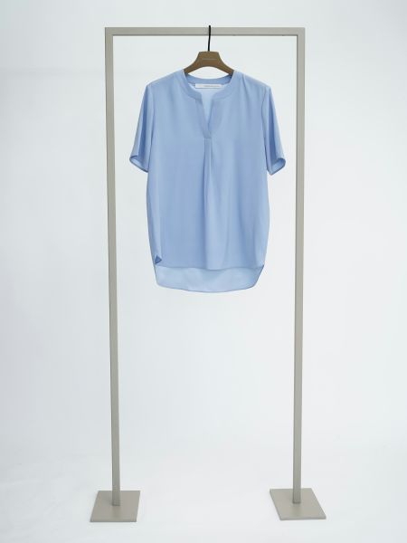 Seidenbluse mit kurzem Ärmel hellblau